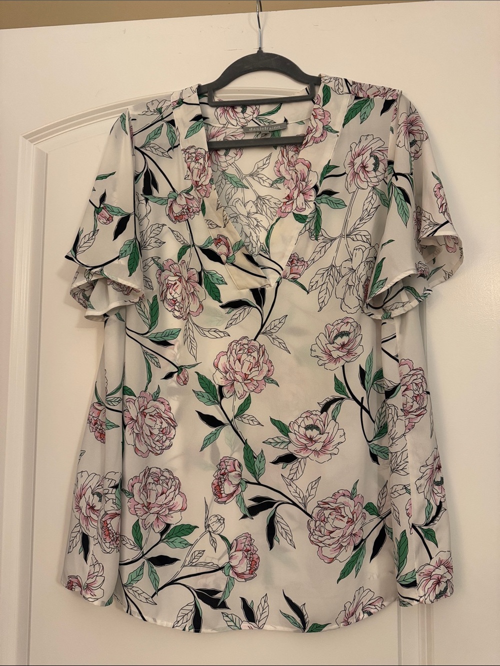1X Daniel Rainn Cream Floral Flutter Sleeve V-Neck Blouse